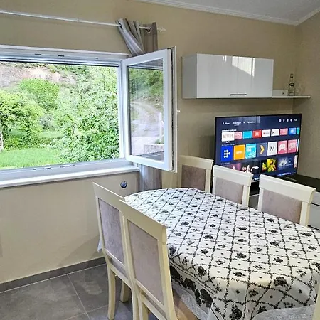 Koman_lakeview_apartments